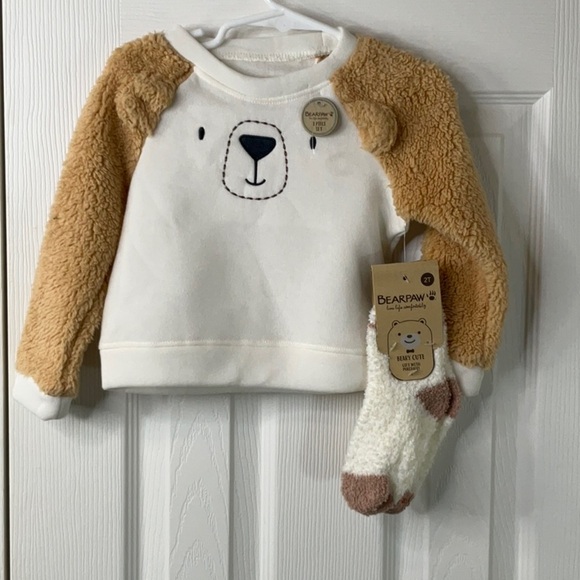BearPaw 1 Piece Set Teddy Bear Sweatshirt With Fuzzy Socks Size 2T - Picture 1 of 6